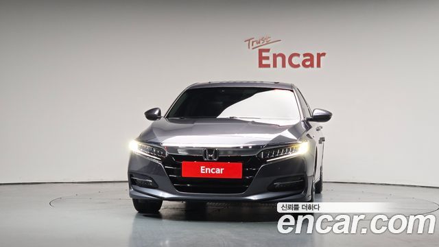Honda Accord 10-го поколения 2.0 Hybrid EX-L - фото 1