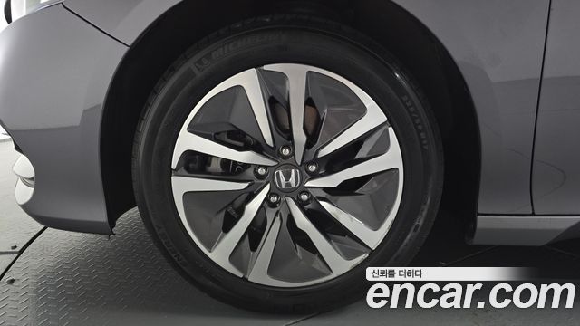 Honda Accord 10-го поколения 2.0 Hybrid EX-L - фото 3