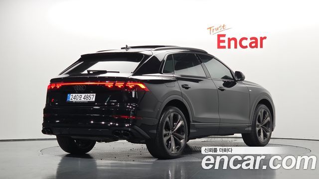 Audi Q8 55 TFSI Quattro Premium - фото 1