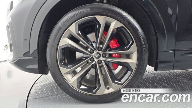 Audi Q8 55 TFSI Quattro Premium - фото 4