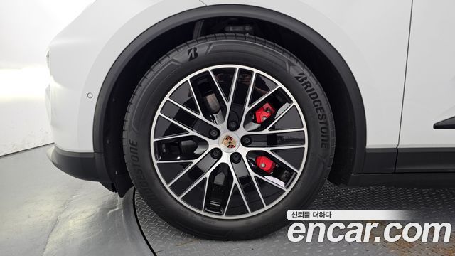 Porsche Macan EV 4S - фото 4