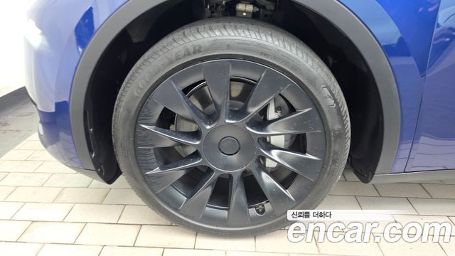 Tesla Model Y RWD - фото 4
