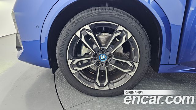 BMW iX2 U10 eDrive 20 M Sport - фото 4