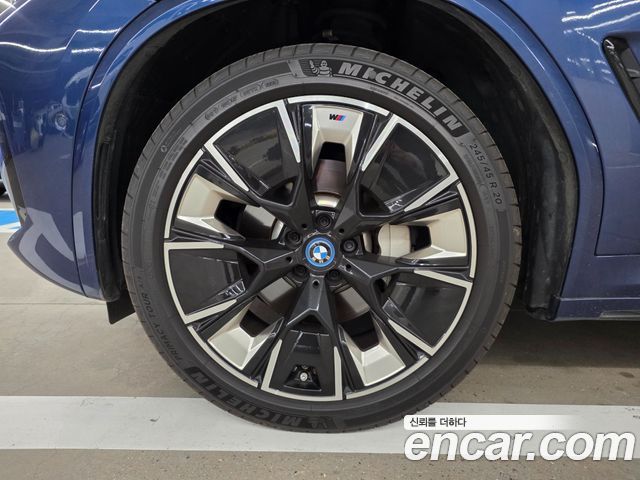 BMW iX3 M Sports - фото 4