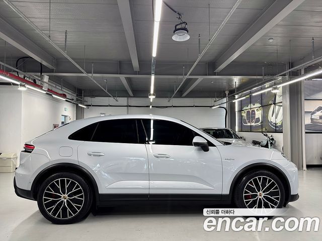 Porsche Macan EV 4S - фото 4