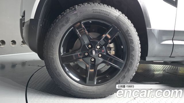 Land Rover Defender L663 110 D250 SE - фото 4