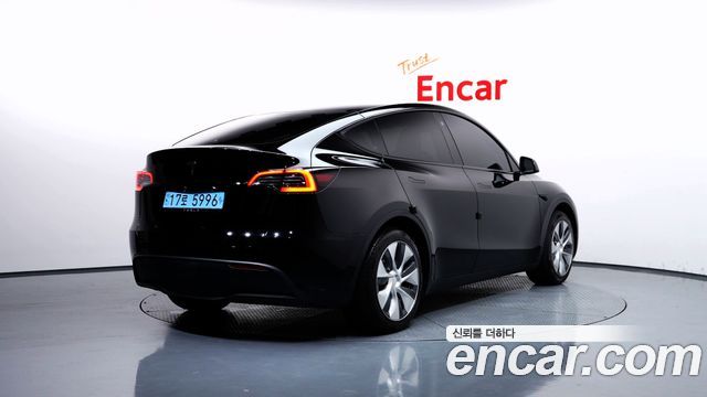 Tesla Model Y RWD - фото 1