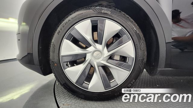 Tesla Model Y RWD - фото 4