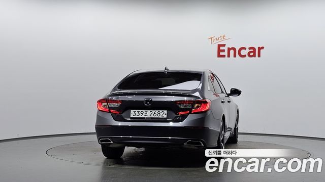 Honda Accord 10-го поколения 2.0 Turbo Sport - фото 3