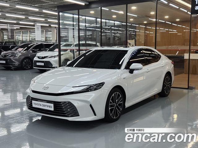 Toyota Camry XV80 2.5 XLE Hybrid - фото 0