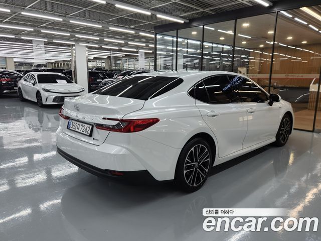 Toyota Camry XV80 2.5 XLE Hybrid - фото 1