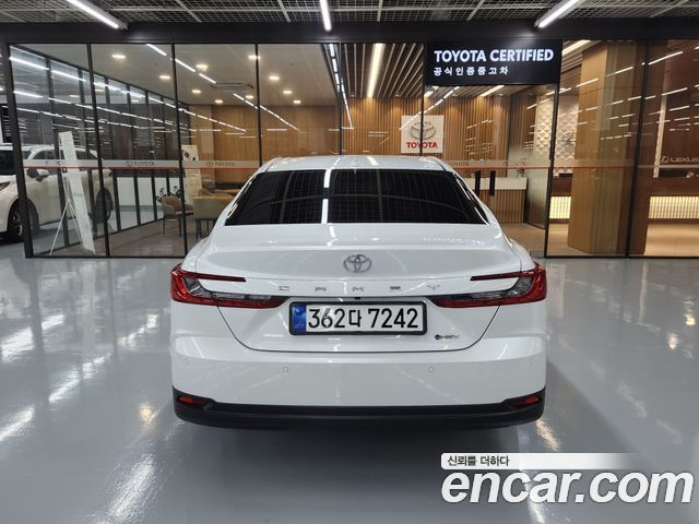 Toyota Camry XV80 2.5 XLE Hybrid - фото 3
