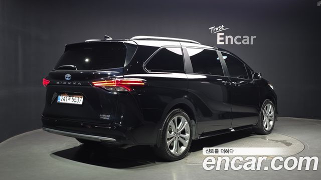 Toyota Sienna 4-го поколения 2.5 Hybrid 2WD - фото 0