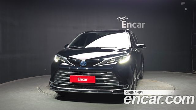Toyota Sienna 4-го поколения 2.5 Hybrid 2WD - фото 1