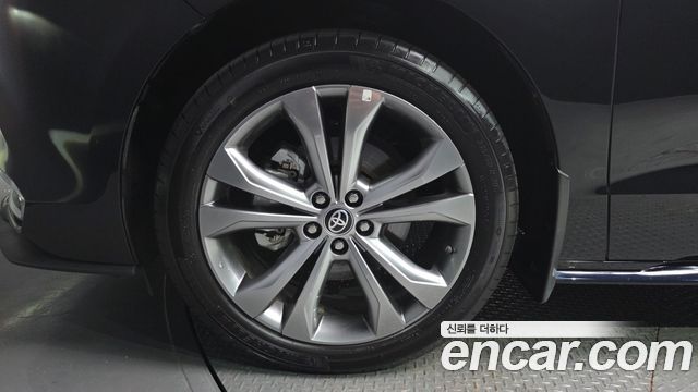 Toyota Sienna 4-го поколения 2.5 Hybrid 2WD - фото 3