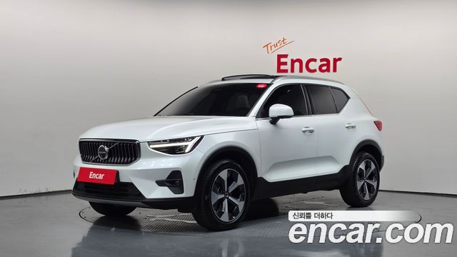 Volvo XC40 B4 Ultra Bright - фото 0
