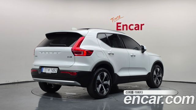 Volvo XC40 B4 Ultra Bright - фото 1