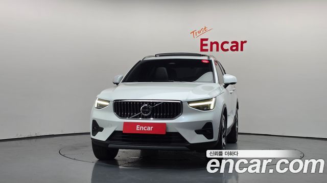 Volvo XC40 B4 Ultra Bright - фото 2