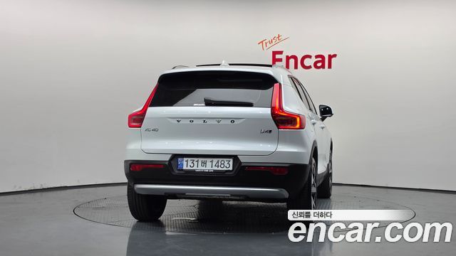 Volvo XC40 B4 Ultra Bright - фото 3