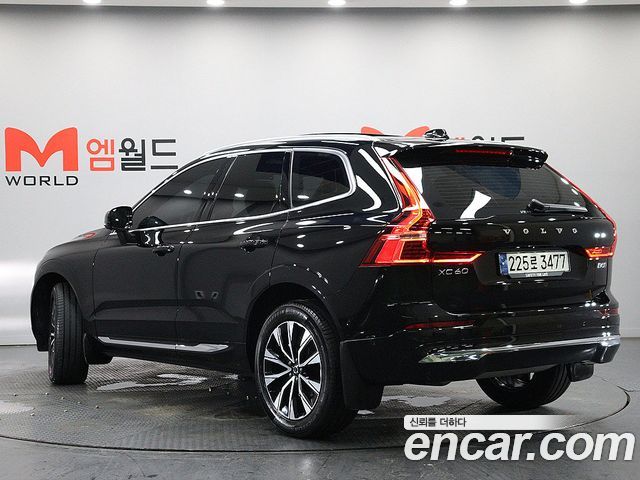 Volvo XC60 2-го поколения B5 Ultimate Bright - фото 3