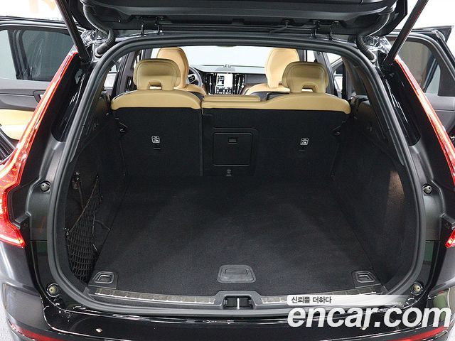 Volvo XC60 2-го поколения B5 Ultimate Bright - фото 4
