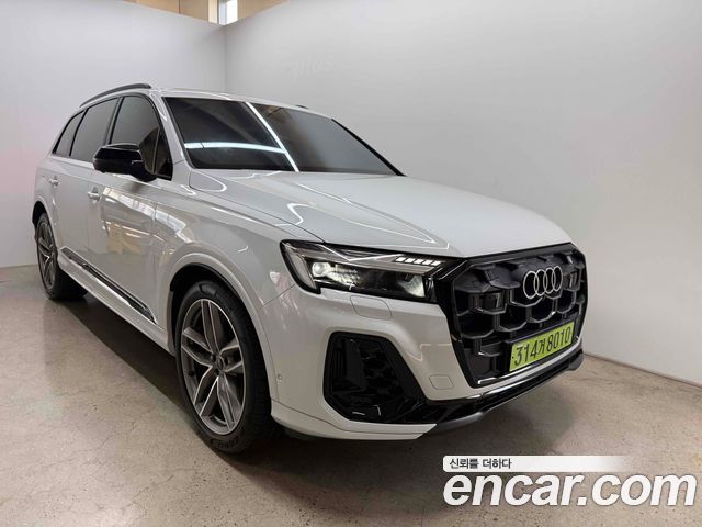 Audi Q7 55 TFSI Quattro Premium - фото 0