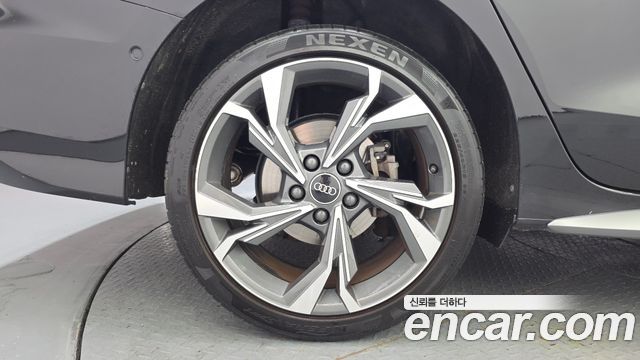 Audi A3 40 TFSI Premium - фото 4