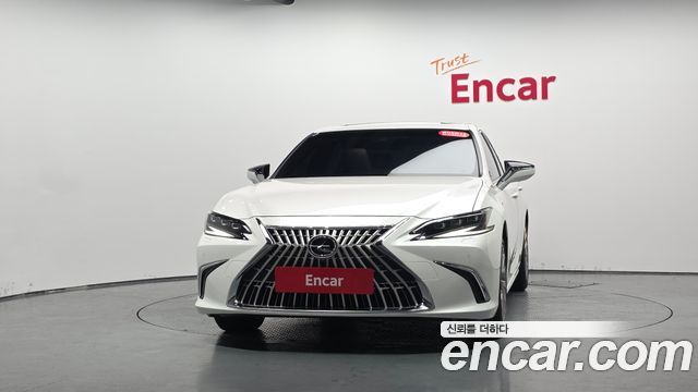 Lexus ES 300h 7-го поколения Executive - фото 1