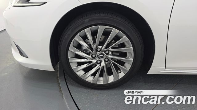 Lexus ES 300h 7-го поколения Executive - фото 3