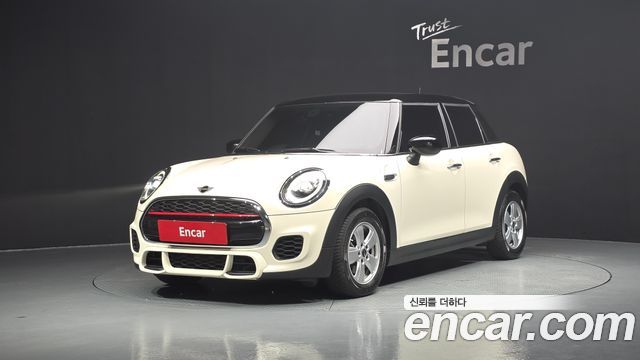 Mini Cooper 5Door Standard 3rd - фото 0