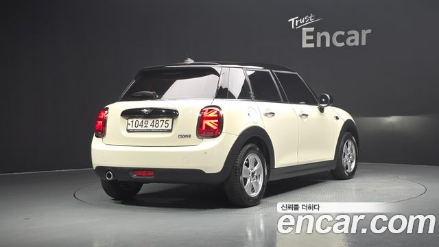 Mini Cooper 5Door Standard 3rd - фото 1