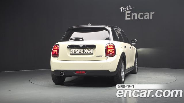 Mini Cooper 5Door Standard 3rd - фото 3