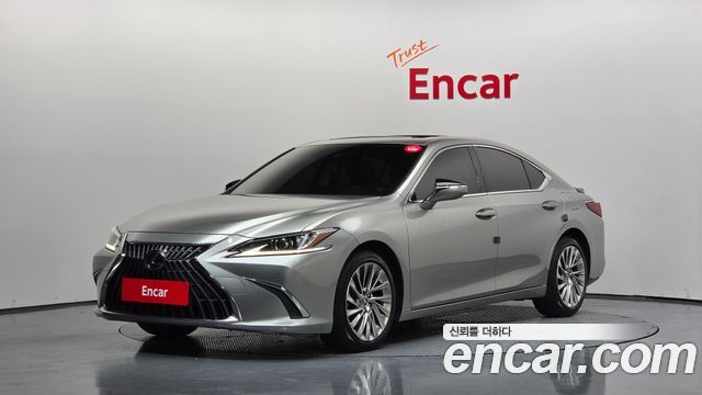 Lexus ES 300h 7-го поколения Luxury Plus - фото 0