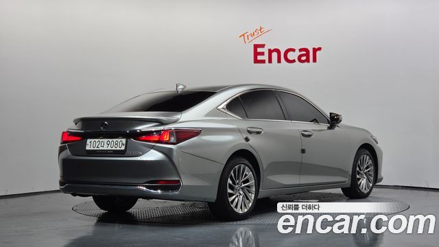 Lexus ES 300h 7-го поколения Luxury Plus - фото 1