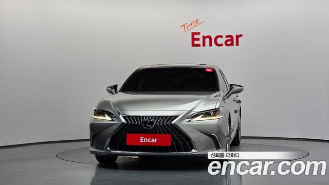 Lexus ES 300h 7-го поколения Luxury Plus - фото 2