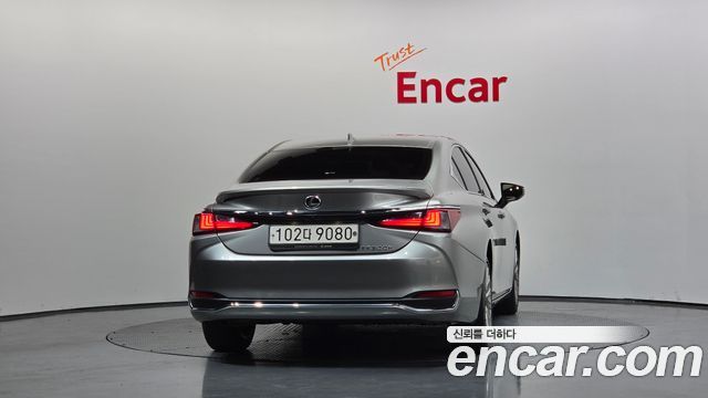 Lexus ES 300h 7-го поколения Luxury Plus - фото 3