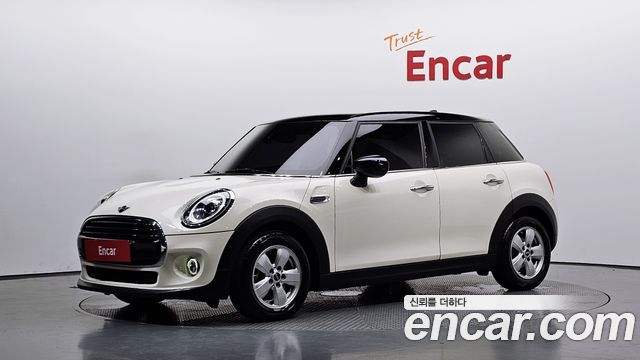 Mini Cooper 5Door Standard 3rd - фото 0