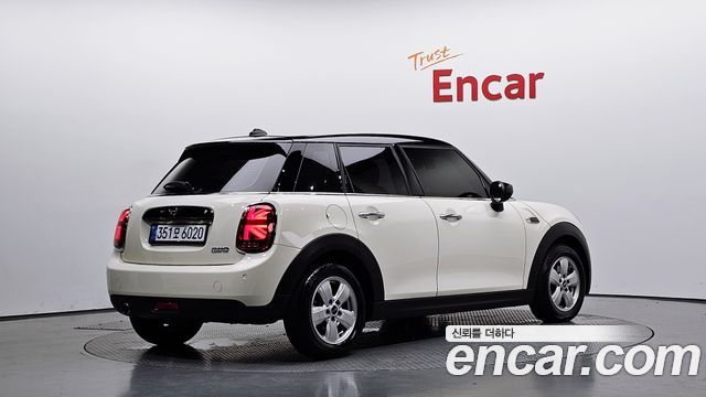 Mini Cooper 5Door Standard 3rd - фото 1
