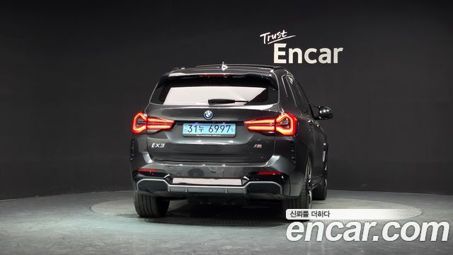 BMW iX3 M Sports - фото 3