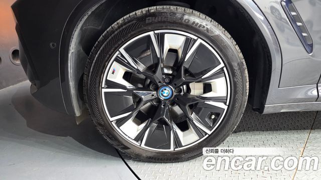 BMW iX3 M Sports - фото 4