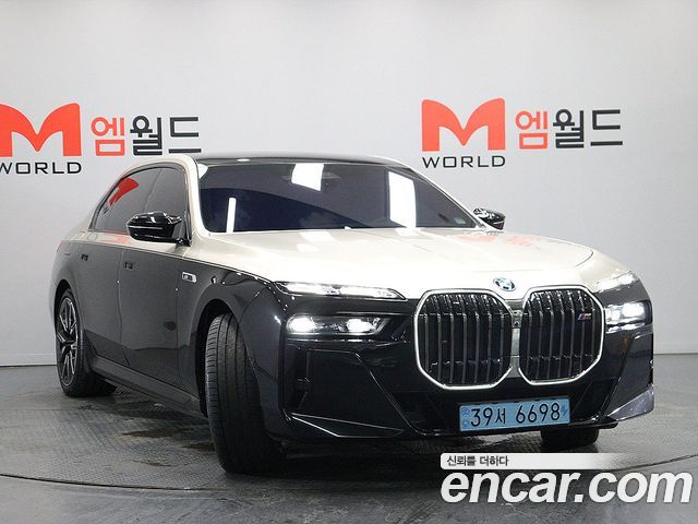 BMW i7 G70 M70 xDrive - фото 1