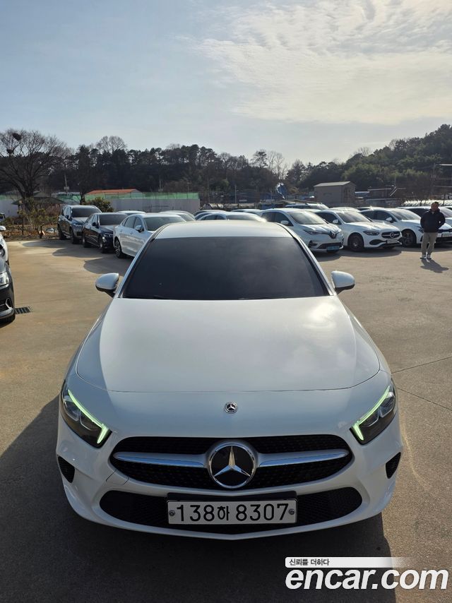 Mercedes-Benz A-Class W177 A200d Sedan - фото 0