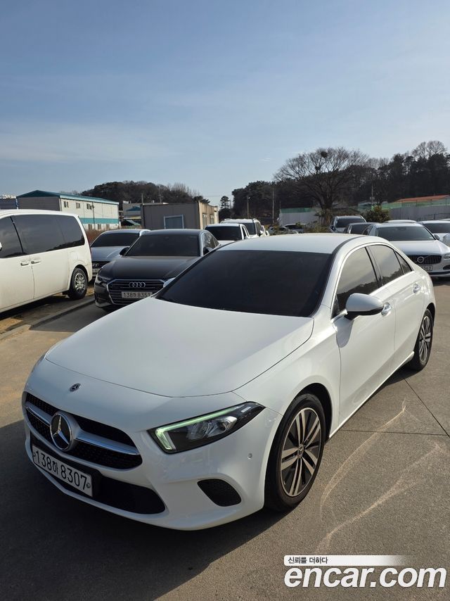 Mercedes-Benz A-Class W177 A200d Sedan - фото 1