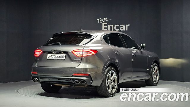 Maserati Levante 3.0 AWD GranSport - фото 1