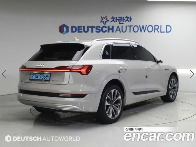 Audi e-Tron 55 Quattro - фото 1