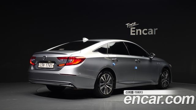 Honda Accord 10-го поколения 2.0 Hybrid Touring - фото 1