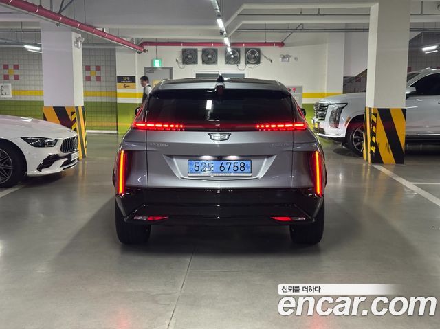 Cadillac Lyriq Sport - фото 1