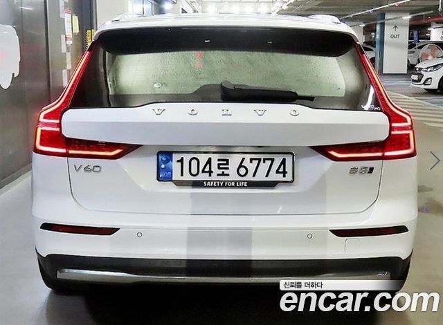 Volvo V60 Cross Country 2-го поколения B5 Ultimate AWD - фото 4