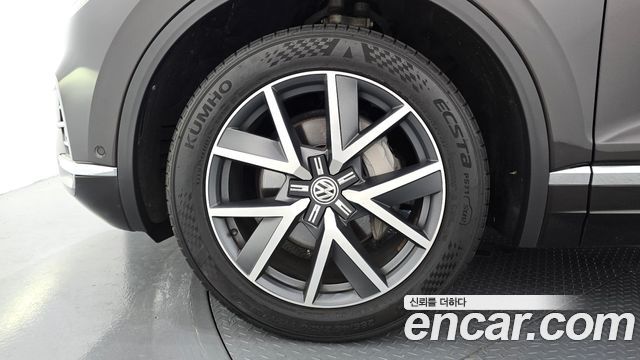 Volkswagen Touareg 3-го поколения 3.0 TDI Prestige - фото 4
