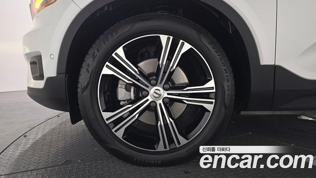 Volvo XC40 B4 Inscription - фото 4